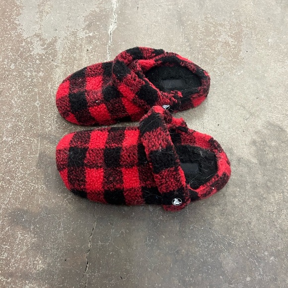Crocs sherpa Red and Black Plaid Slippers - Picture 1 of 6